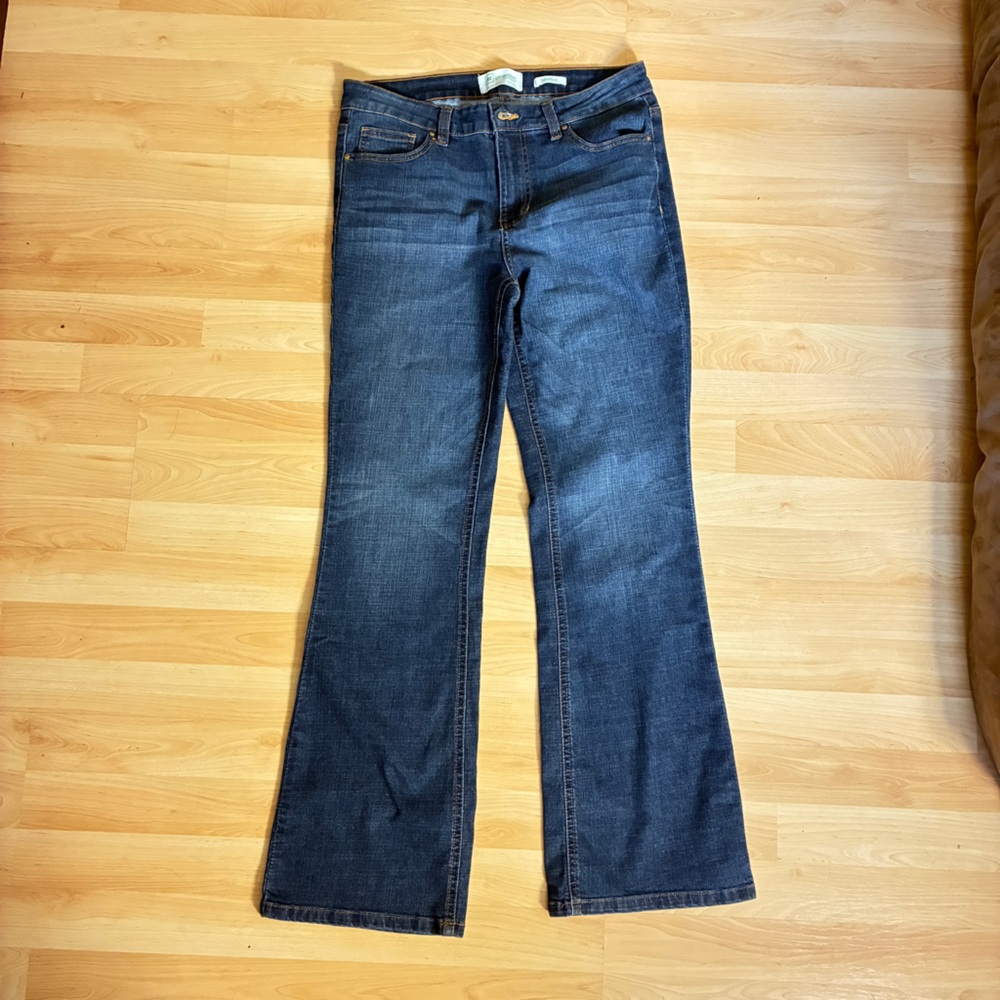 REgeneration by Celebrity Pink Bamboo Flare Jeans Women’s 11/30 Dark Wash